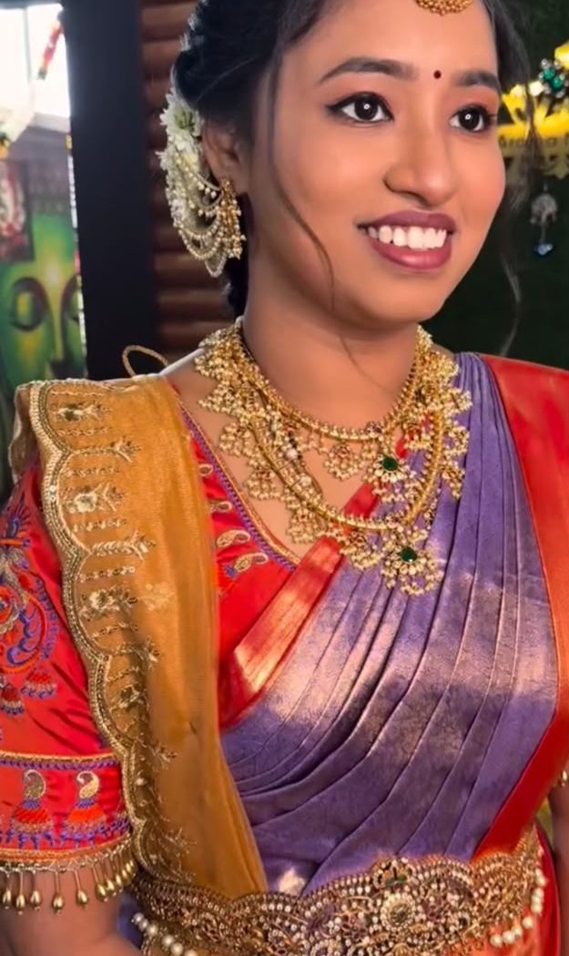 Bride in lavender saree with orange dupatta