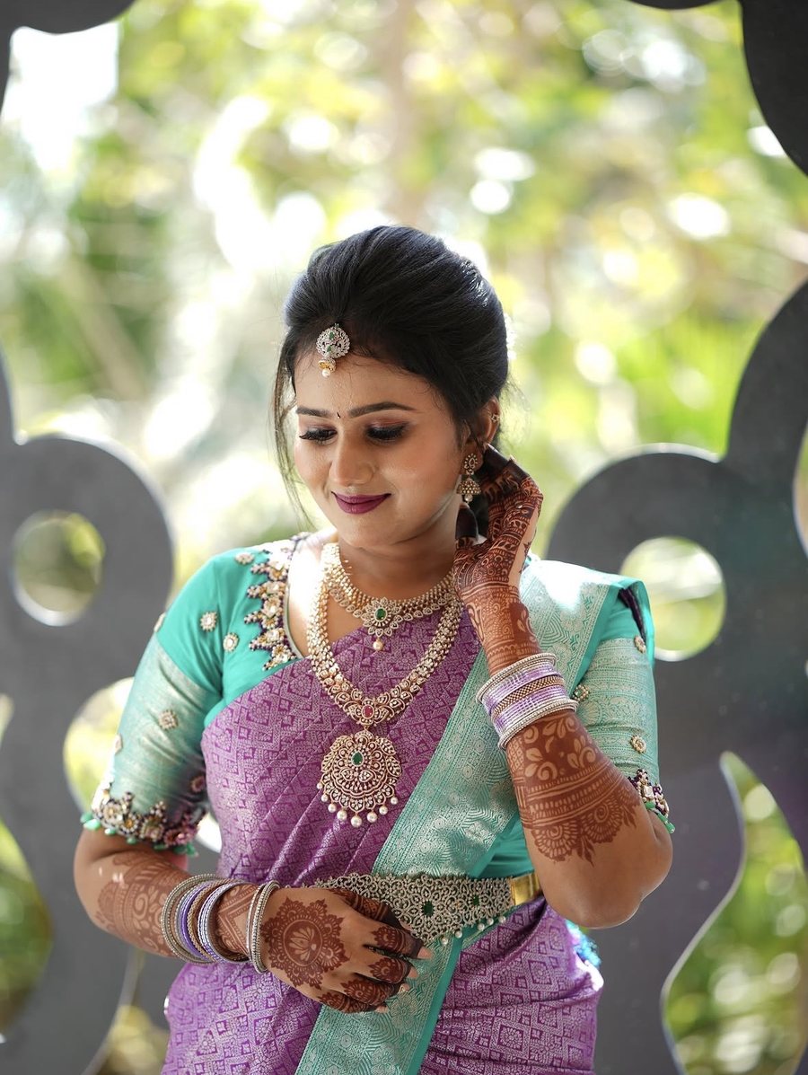 Engagement makeup look in lavender silk saree
